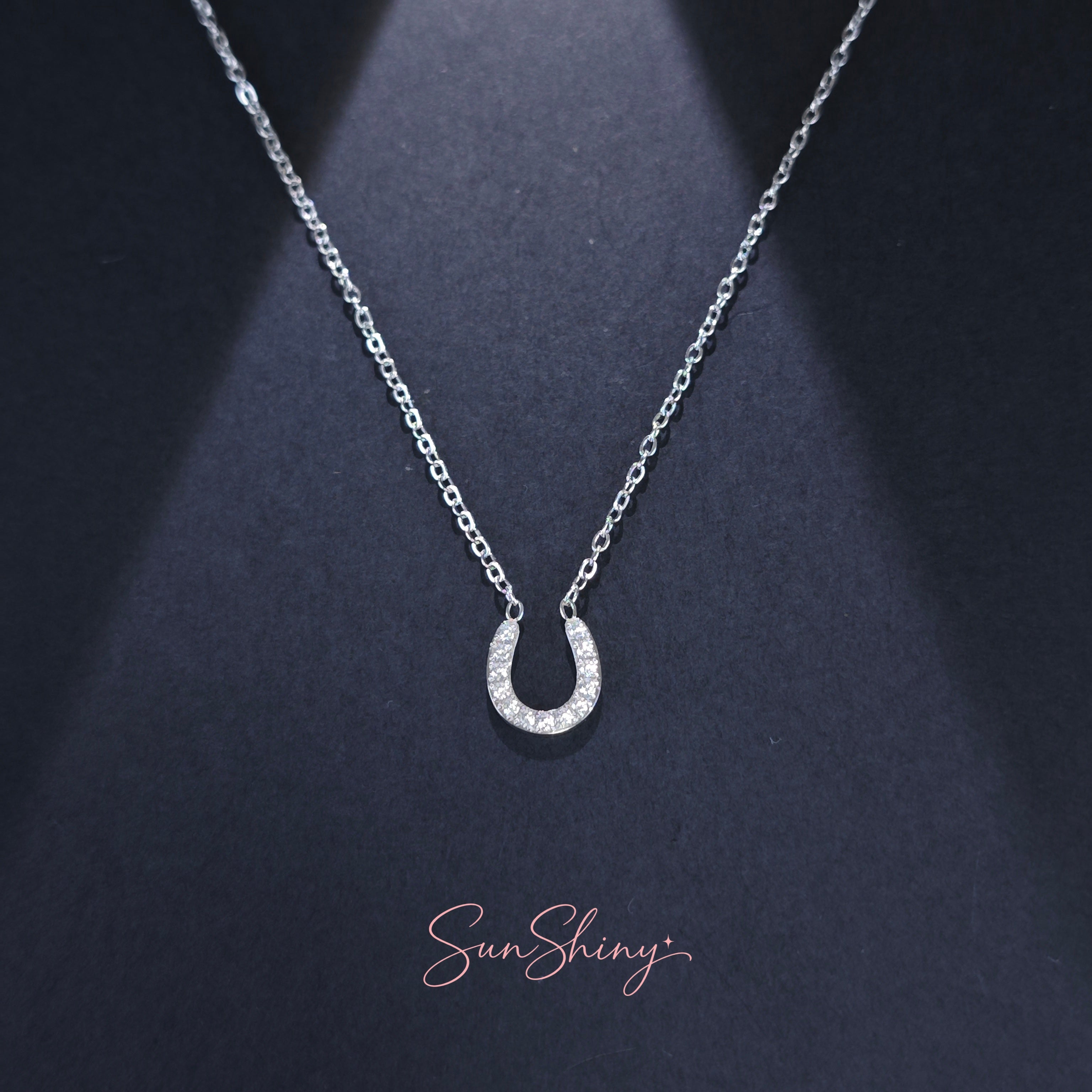 ホースシューネックレス｜幸運を願う馬蹄モチーフ｜SunShiny
